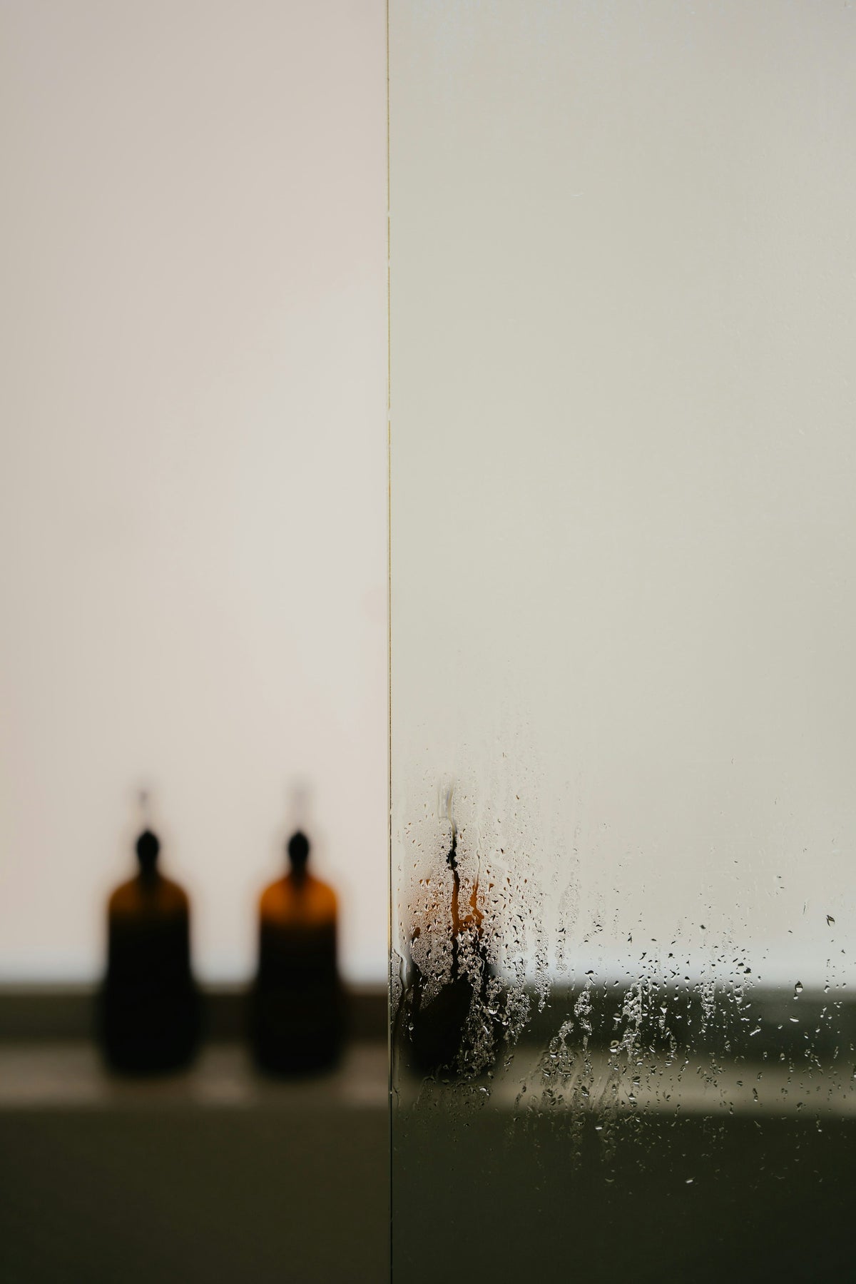 MAYÉ shower head delivering filtered water in a modern bathroom